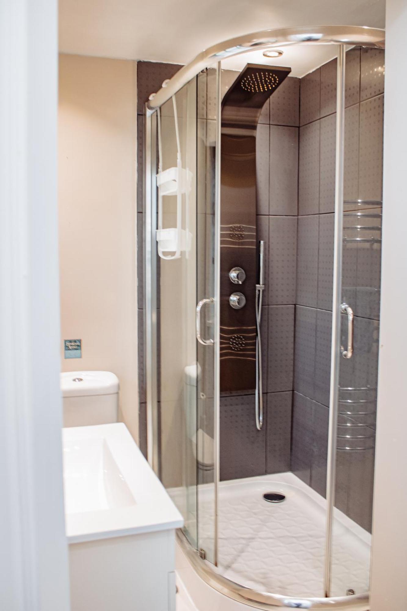 Spacious Flat With Free Parking Apartman Harrogate Kültér fotó